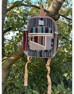 Ethno batoh z konope - farebný stredný